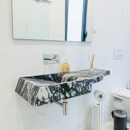 Modern 3-bedroom - Near Arroios Metro