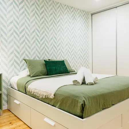 Апартаменты Modern 3-bedroom - Near Arroios Metro Лиссабон