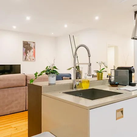 Modern 3-bedroom - Near Arroios Metro * Лиссабон