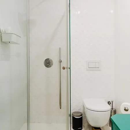 Апартаменты Modern 3-bedroom - Near Arroios Metro *