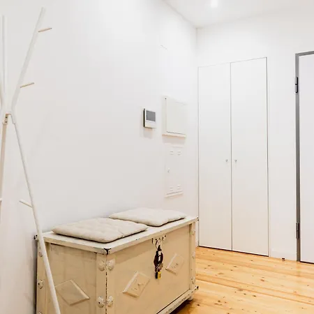 Modern 3-bedroom - Near Arroios Metro Лиссабон
